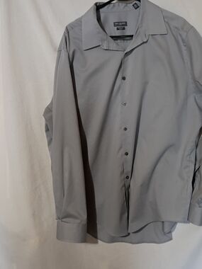 Van Heusen Men’s Light Gray Long Sleeve Dress Shirt 34/35